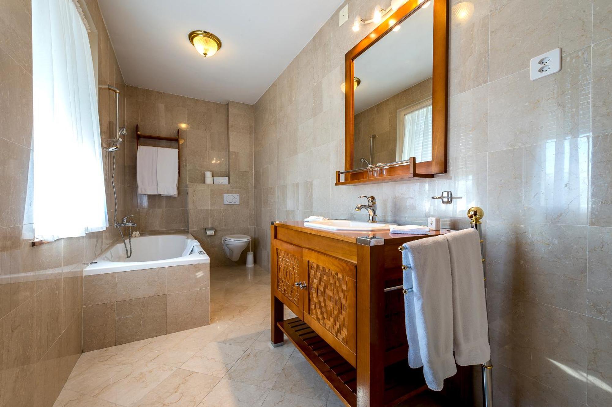 Junior Suite,1705913339:JPEG