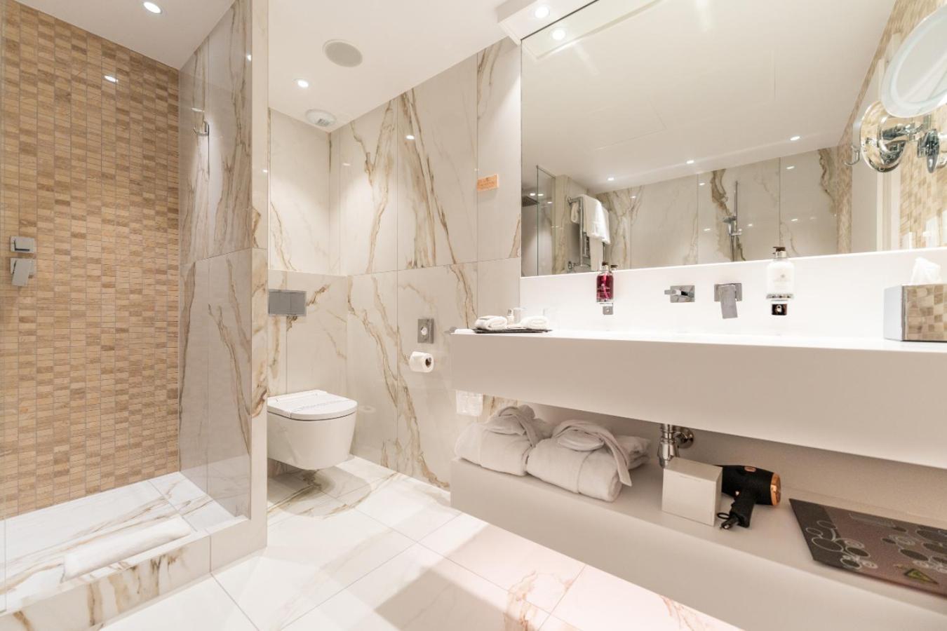 Unique Renovated Junior Suite 40m2
