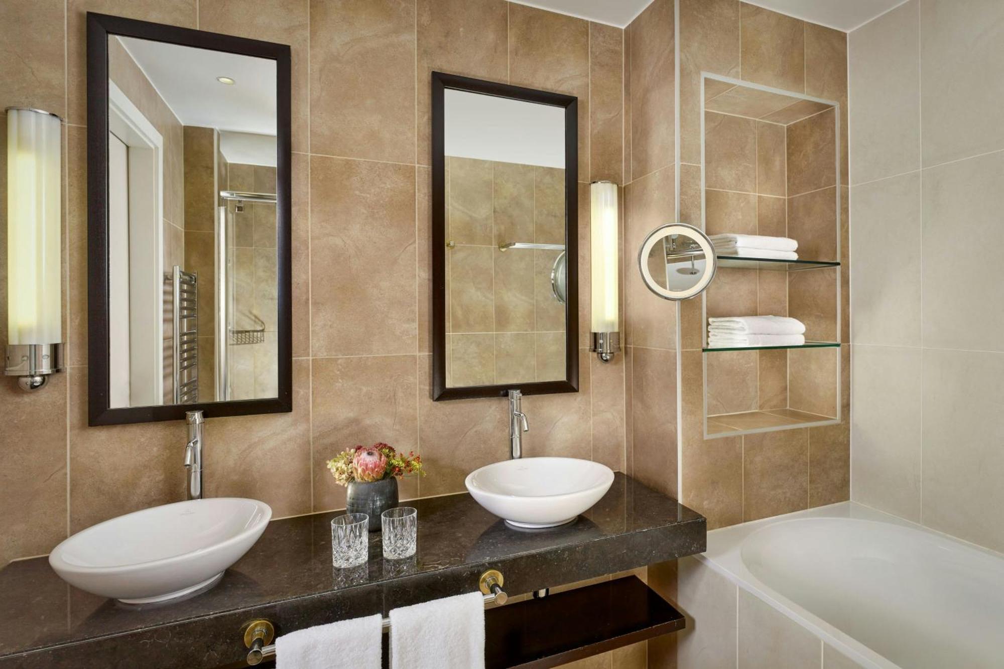 Junior Suite aan het Meer met 1 Kingsize Bed - Uitzicht op het Meer